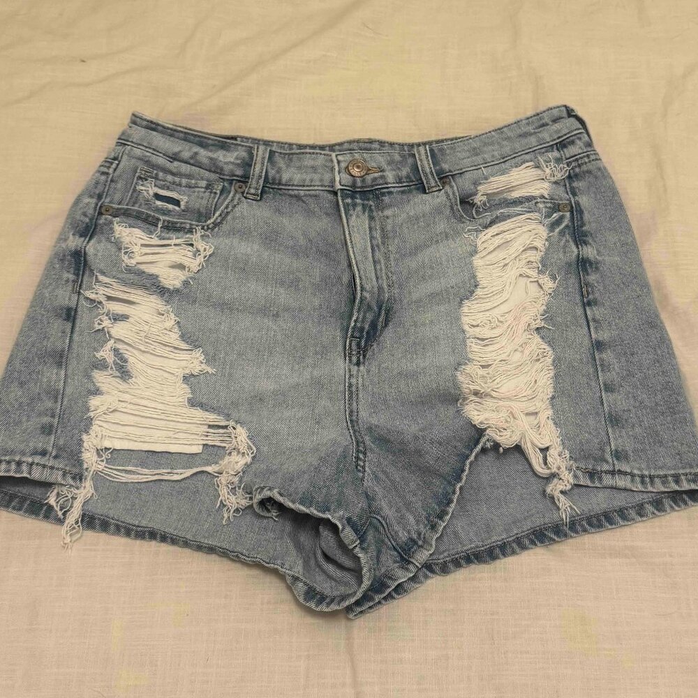 American Eagle Size 10 Light-Wash Heavily Distressed Denim Mom Short